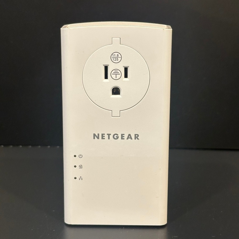 Netgear Powerline 2000 PLP2000 Adapter Extra Outlet 2-Port Gigabit Ethernet